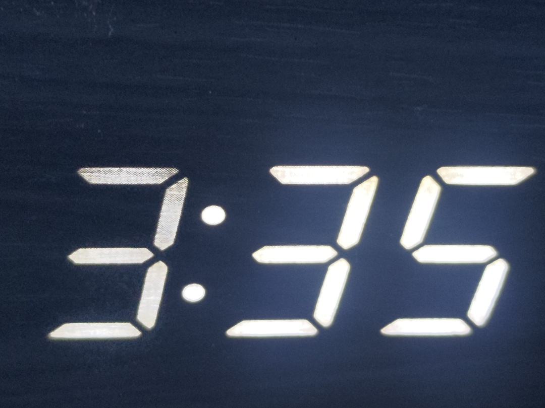 Every digital clock in my house says it's 3pm but it's 6pm | Scrolller