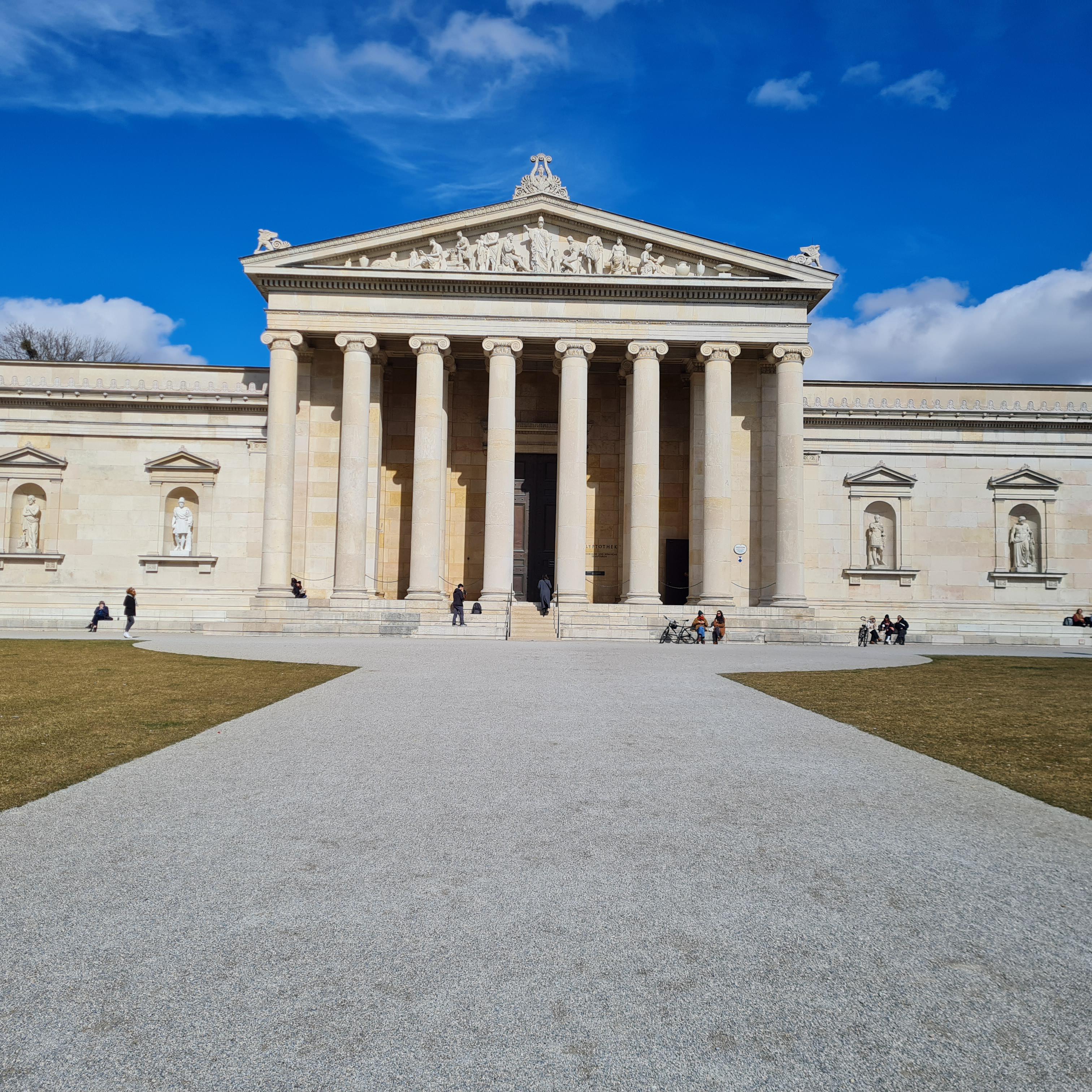 Munich landmarks including the New Town Hall, Glyptothek, Karlstor, and Allianz Arena with groups of people