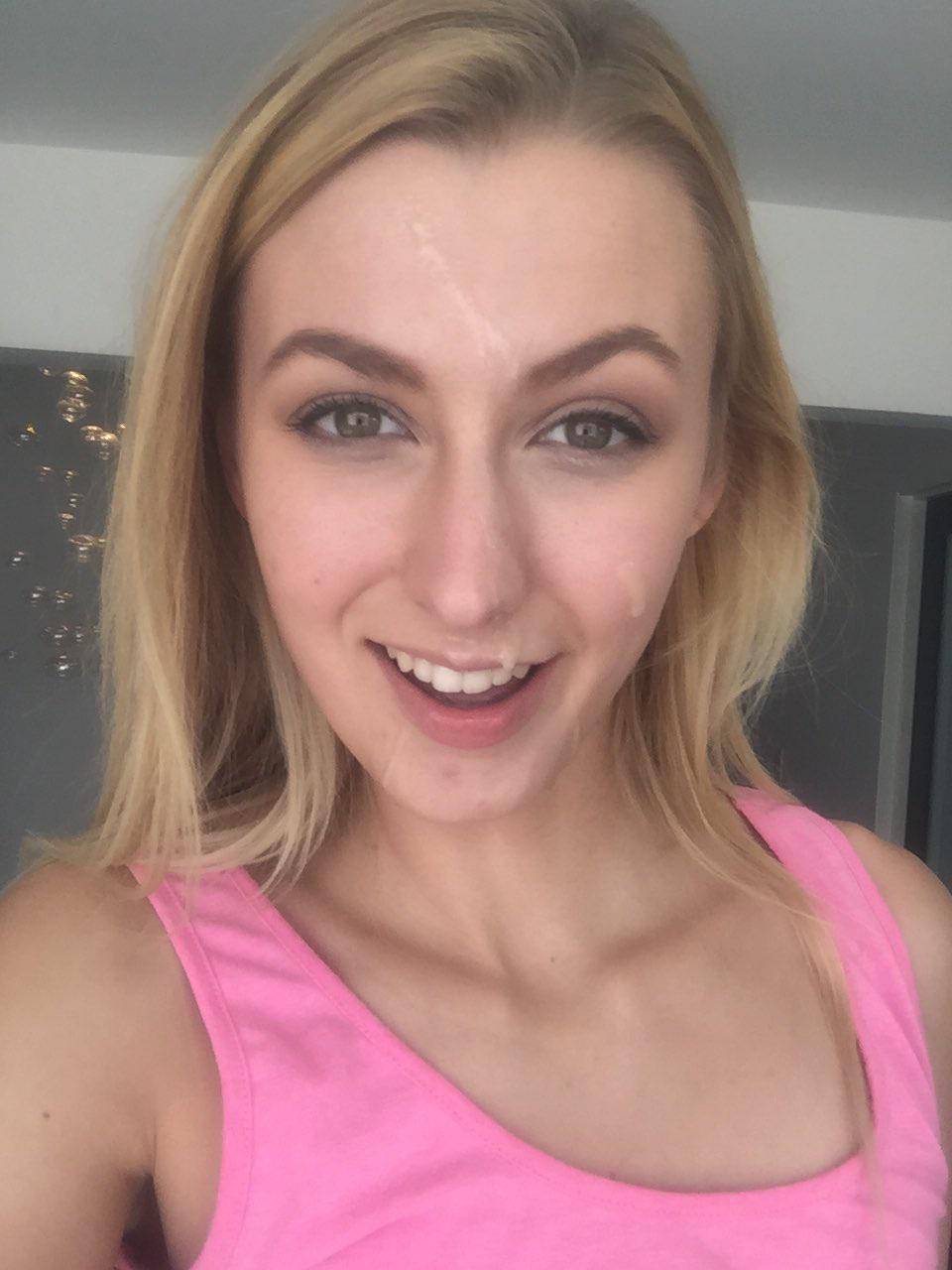 Alexa Grace Cum Selfie Scrolller