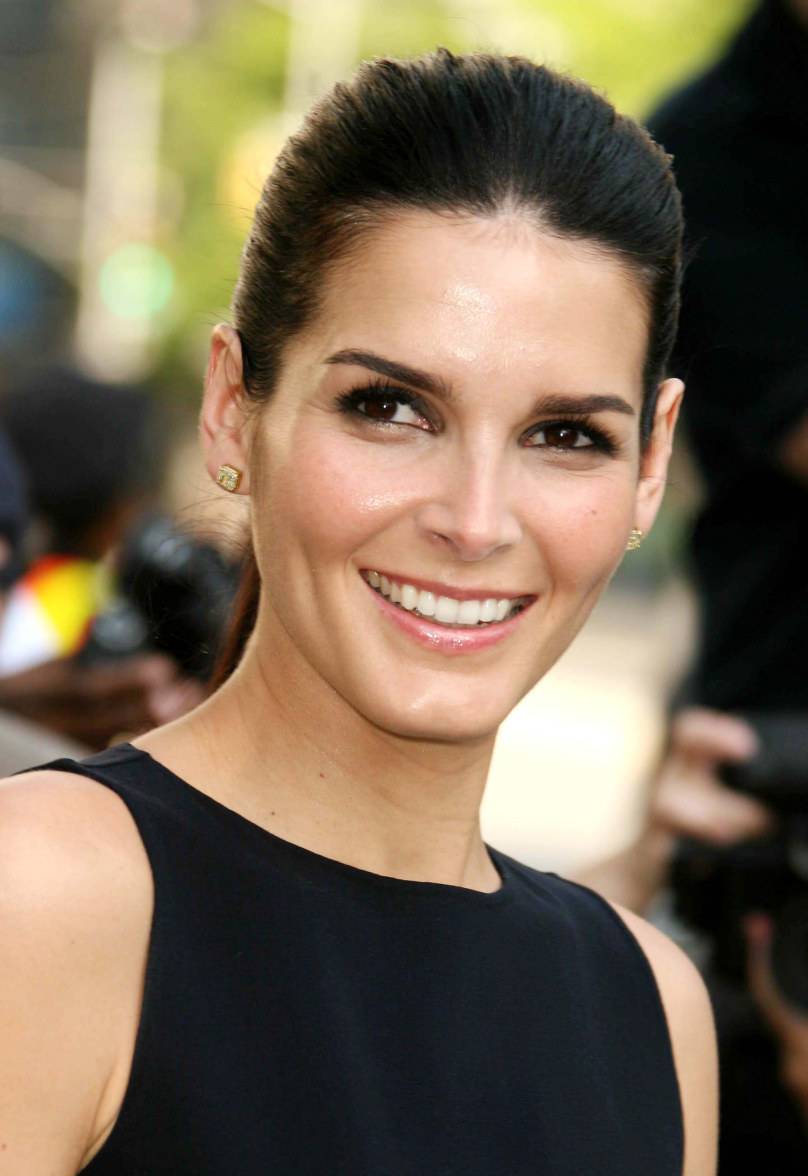 Angie Harmon | Scrolller