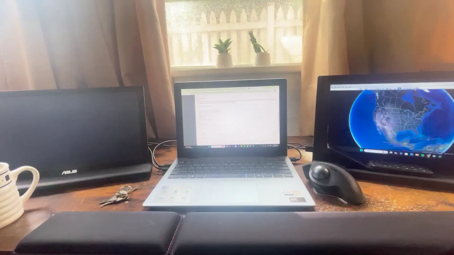 Anyone know why the external monitors keep disconnecting? Help please