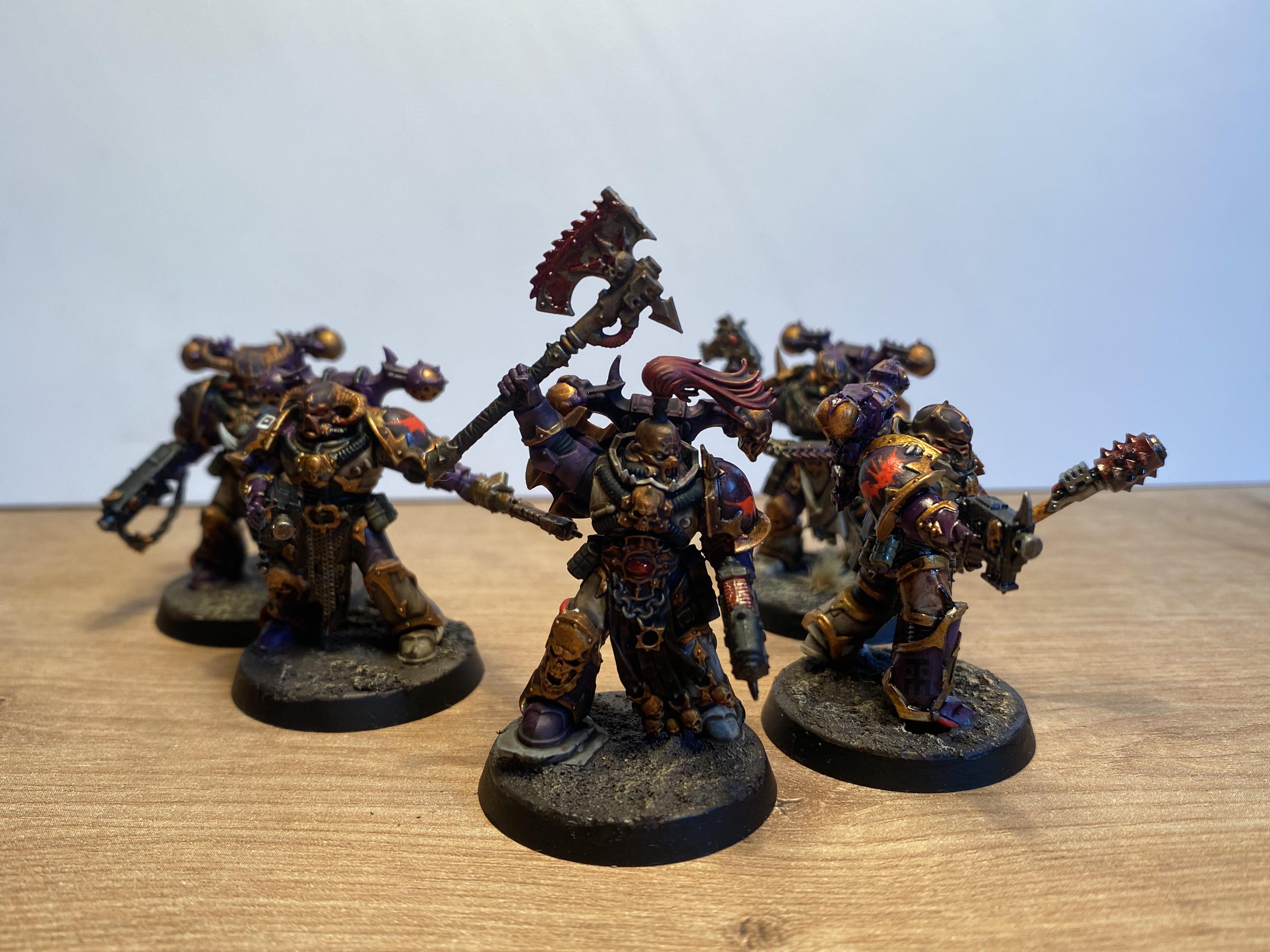 Ich weiß zwar nicht ob irgendjemand aus der Community Warhammer kennt, aber hier ein par von mir bemalten Figuren