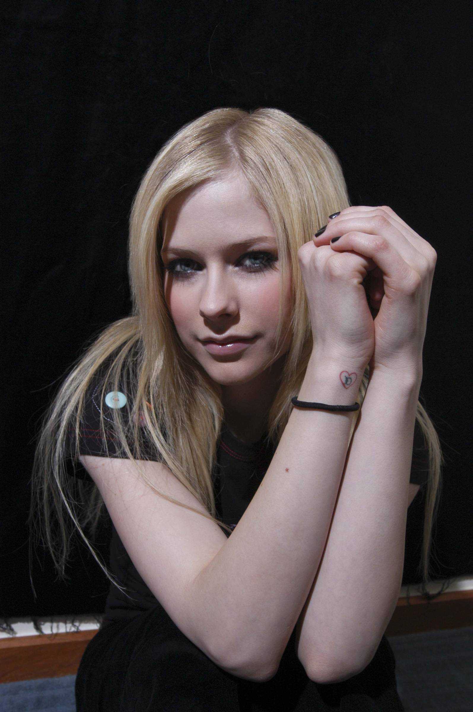 Avril Lavigne | Scrolller