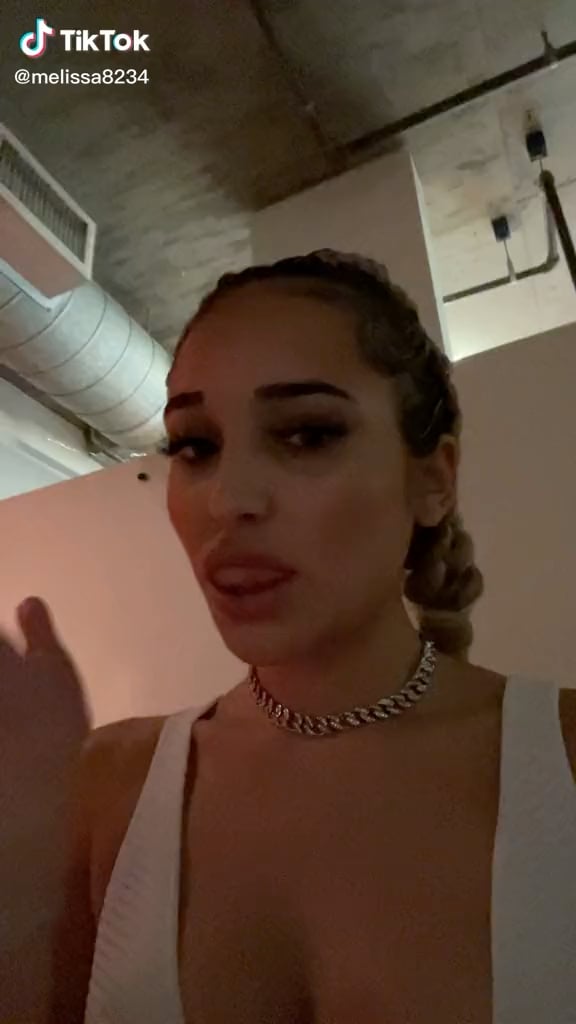 🥳