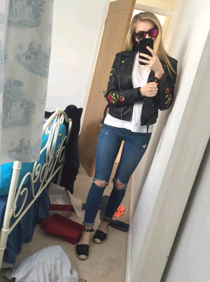 Beth Lily Tight Jeans Selfie Scrolller 8732