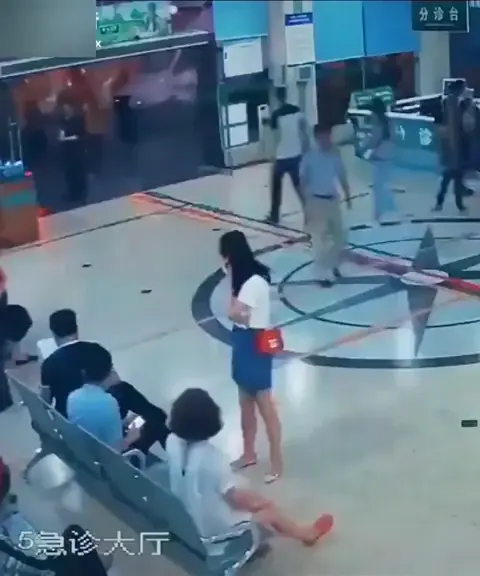 Brave old man prevents mall stabbing.