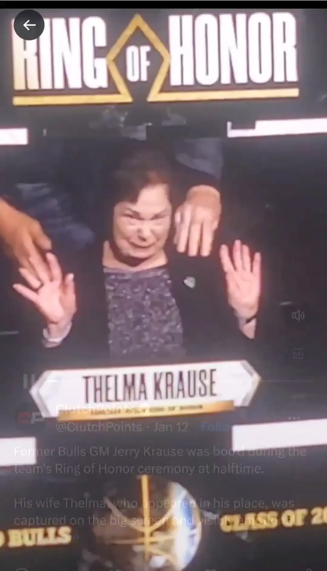 Bulls fans boo Jerry Krause at his Ring of Honor induction, upsetting Krause's widow