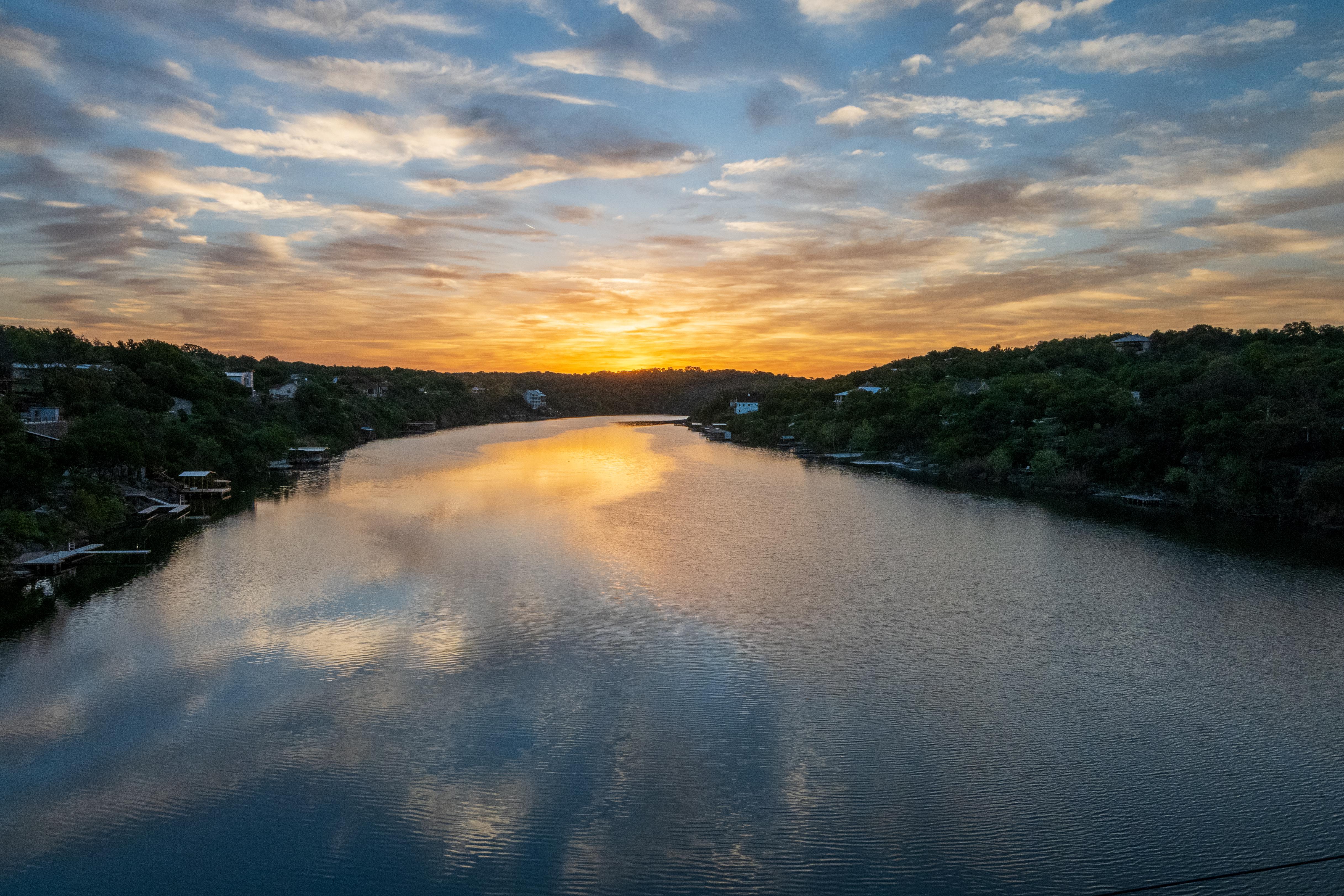 Marble Falls Morning. Z-50 with Tokina Wide Angle 11-16, at 14mm, F11, 1/200, IS) 1250