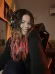 using my little sister’s set up to pose as a gamer girl 😋🎮 [21F]