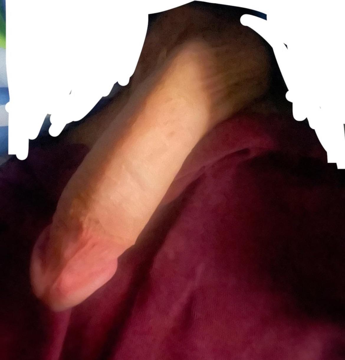 Any fembois wanna get dommed dn me