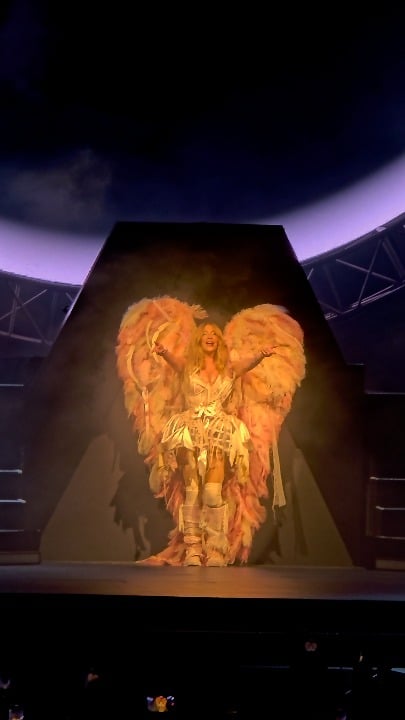 New outfit for freedom tour