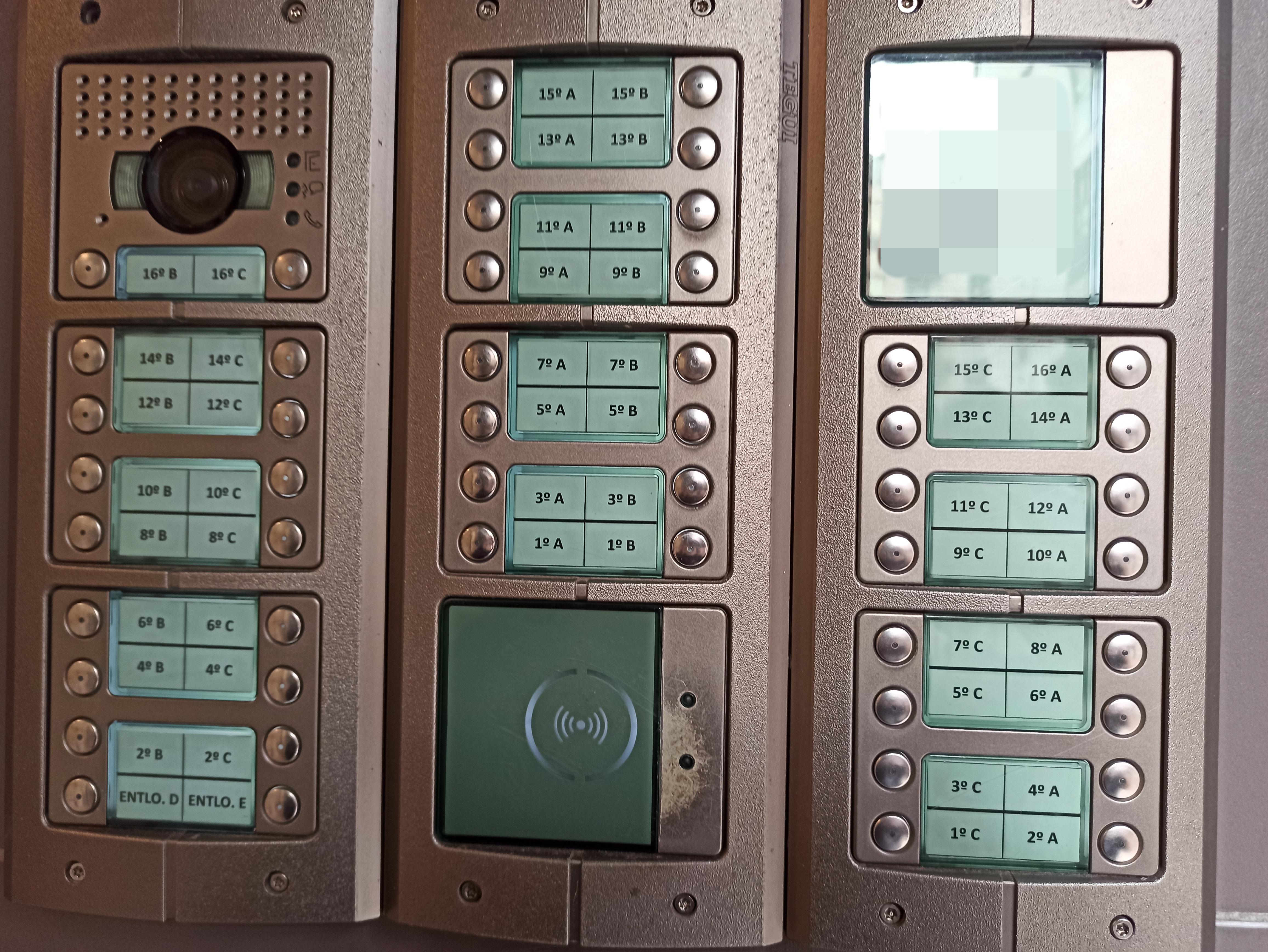 Phone R Entry Graphic How do you even read this entryphone? | Scrolller