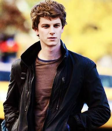 Not trying to reignite the Peter Parker face debate, but I made an edit to see what the new face could look like with Andrew Garfield's TASM 1 hairstyle.