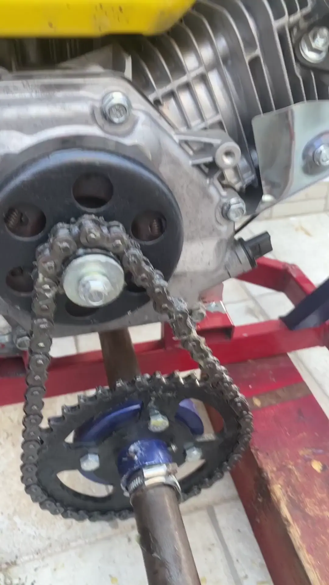 Chain stuck at one segment