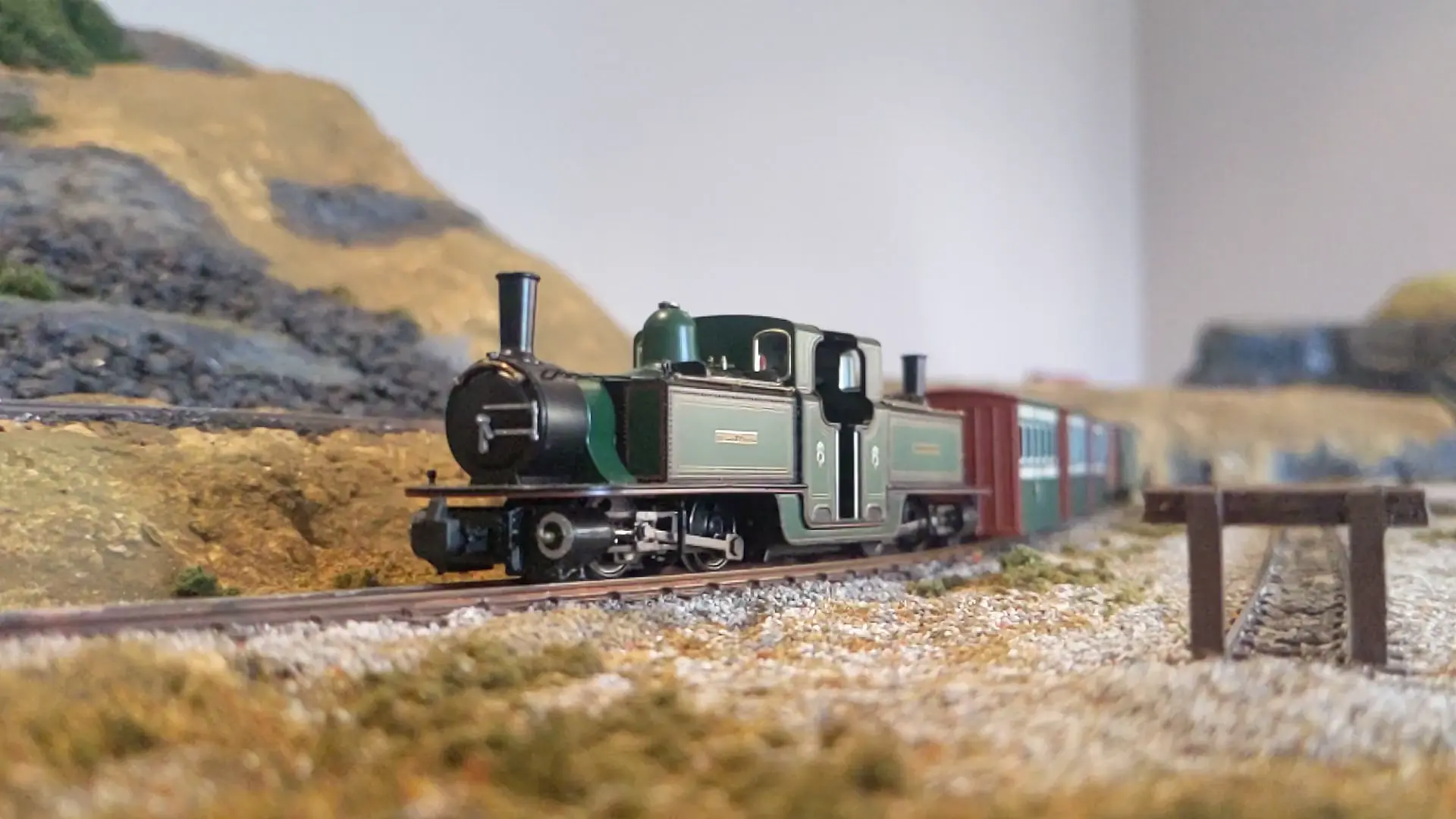 Crew starting the Double Fairlie on an incline on OO9 narrow gauge 🚂