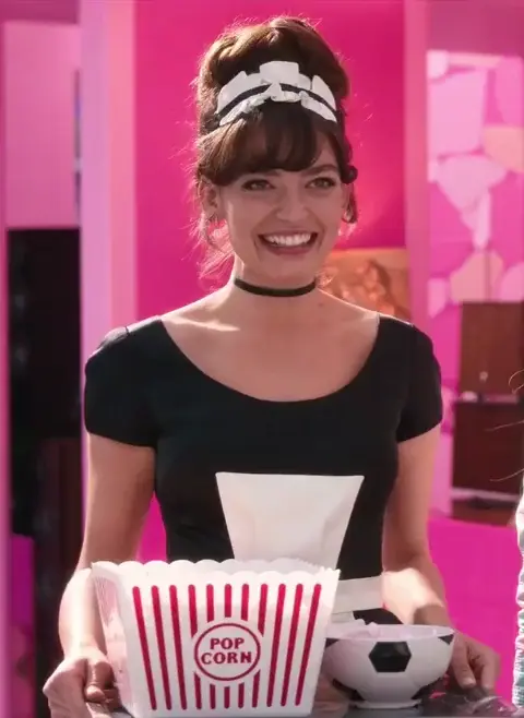 Cute Maid Outfit [Barbie] | Scrolller