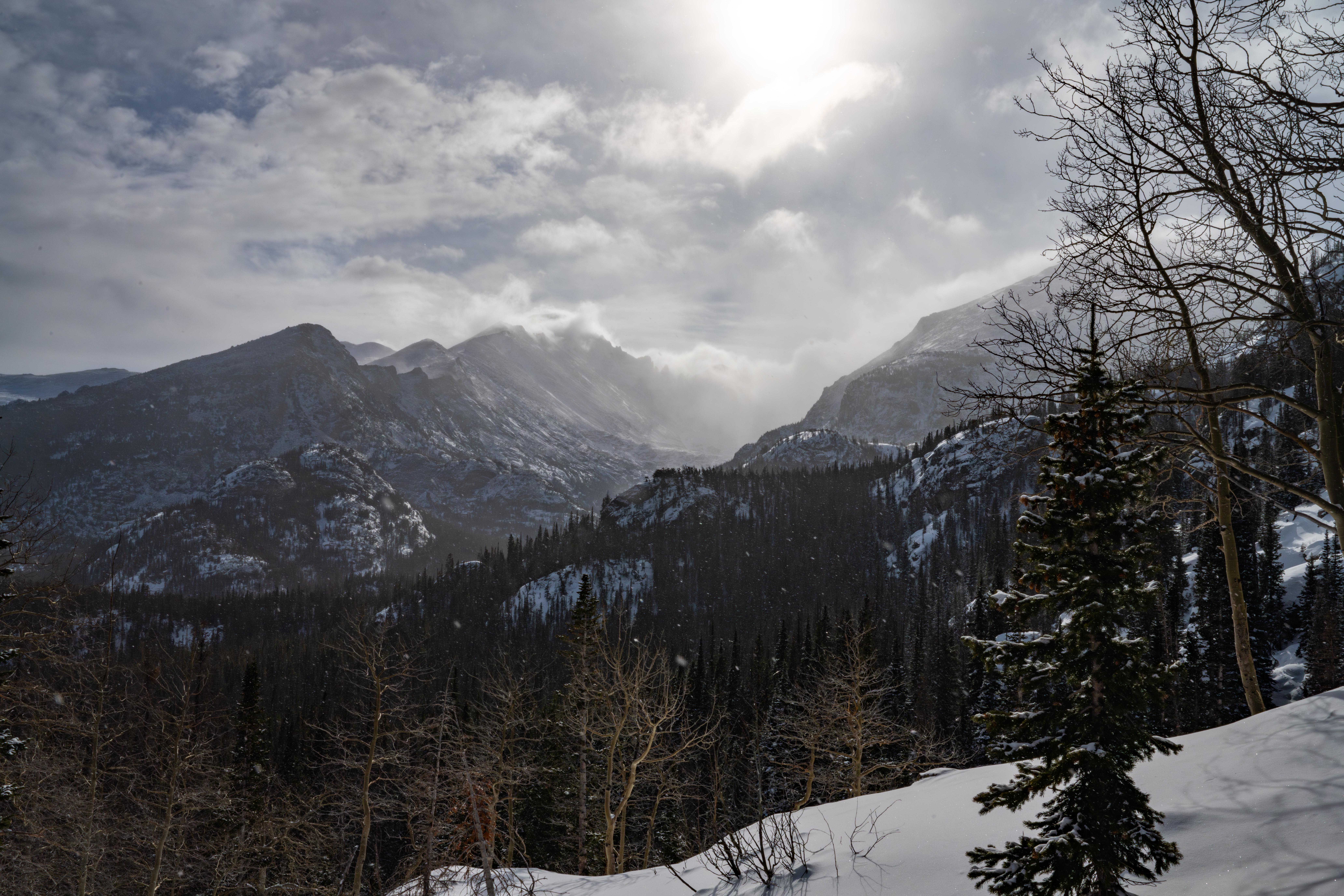 Glacier Gorge through windblown snow in RMNP, CO, USA. [OC] [8256x5504 ...