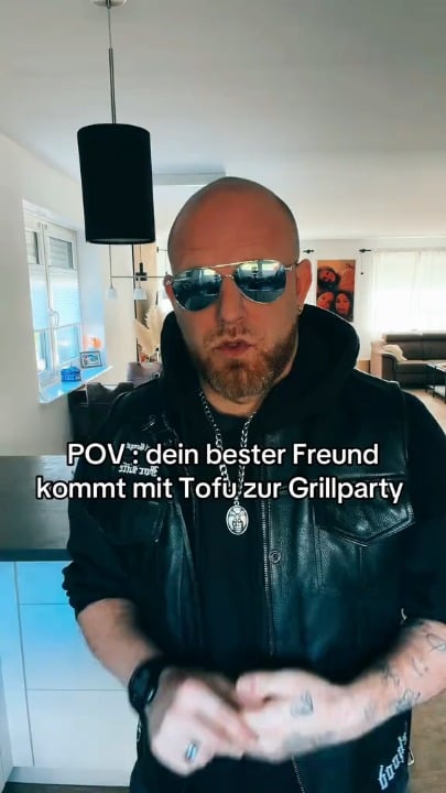 Hahah den bringe ich auch das nächste mal bei meinem veganen Freund (habe keine Freunde) 🤣🤣🤣