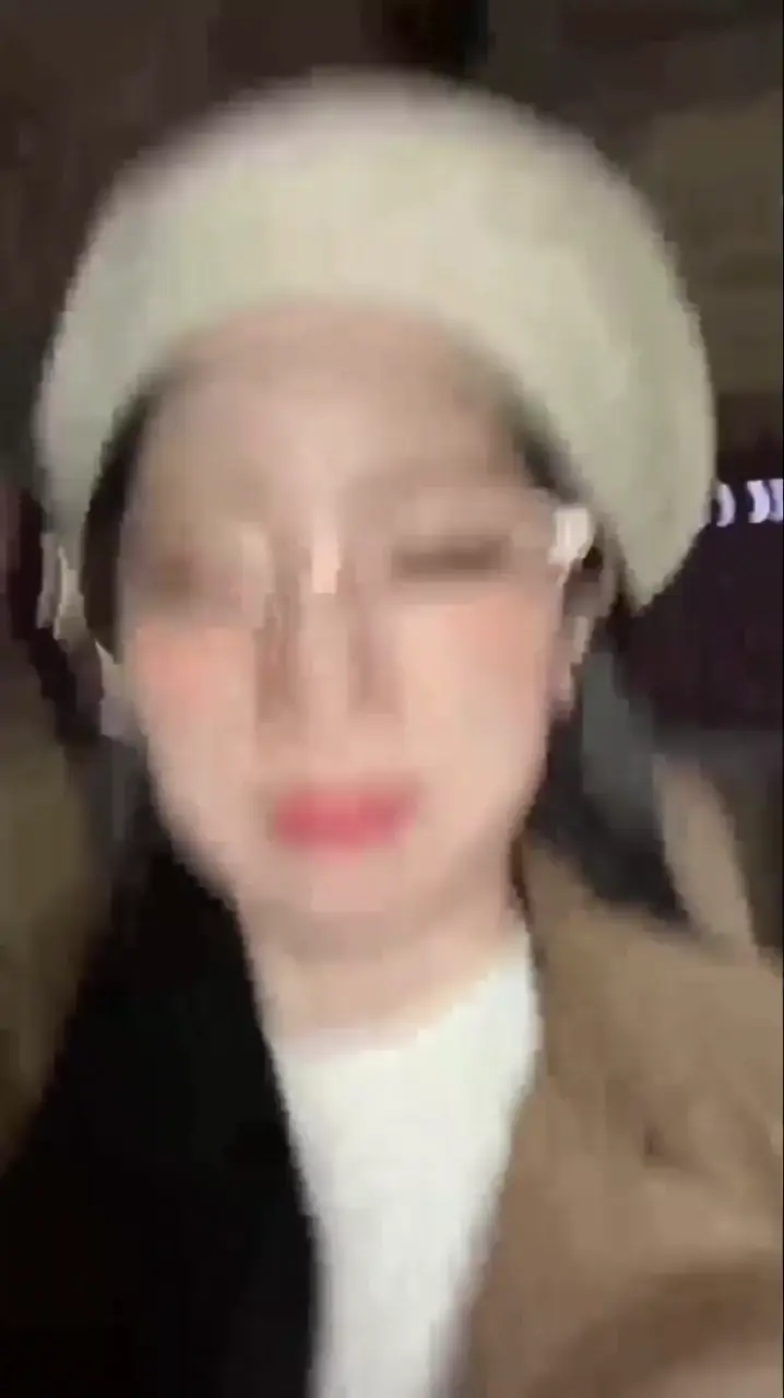 Dahyun posing with glasses