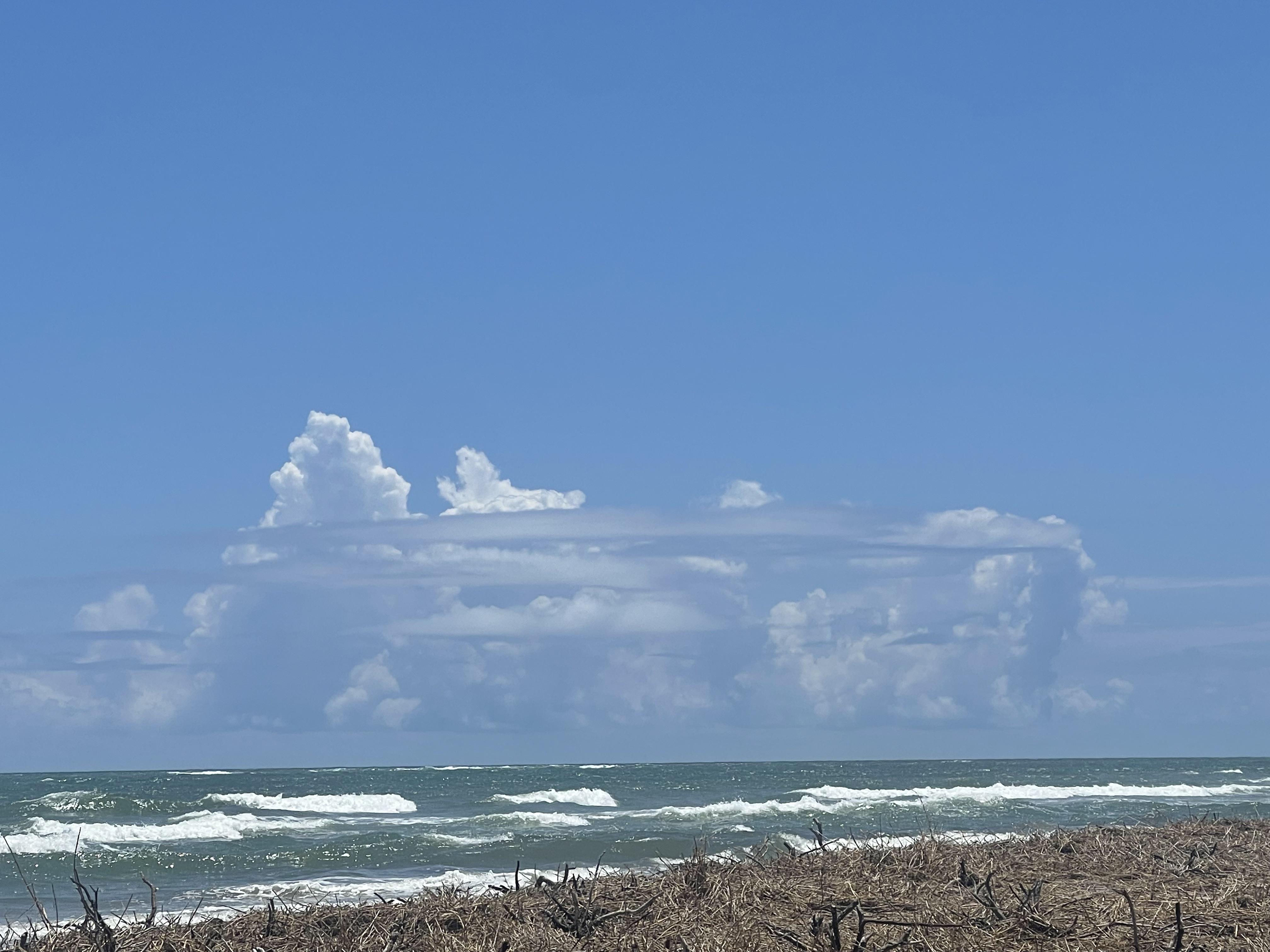 What’s going on with this big fluffy cloud with streaky clods in front ...