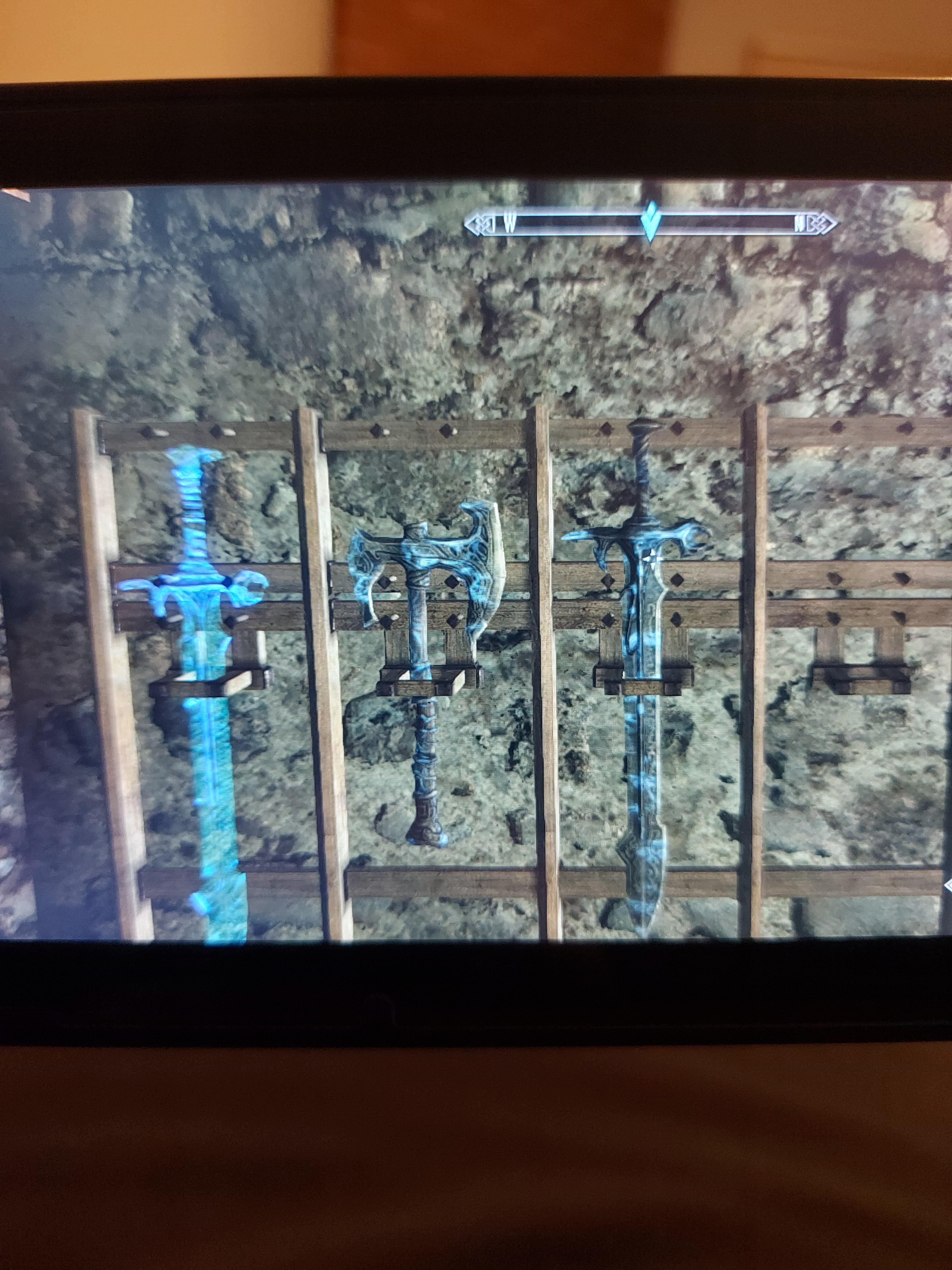 Cannot access weapons on rack in Hendraheim | Scrolller