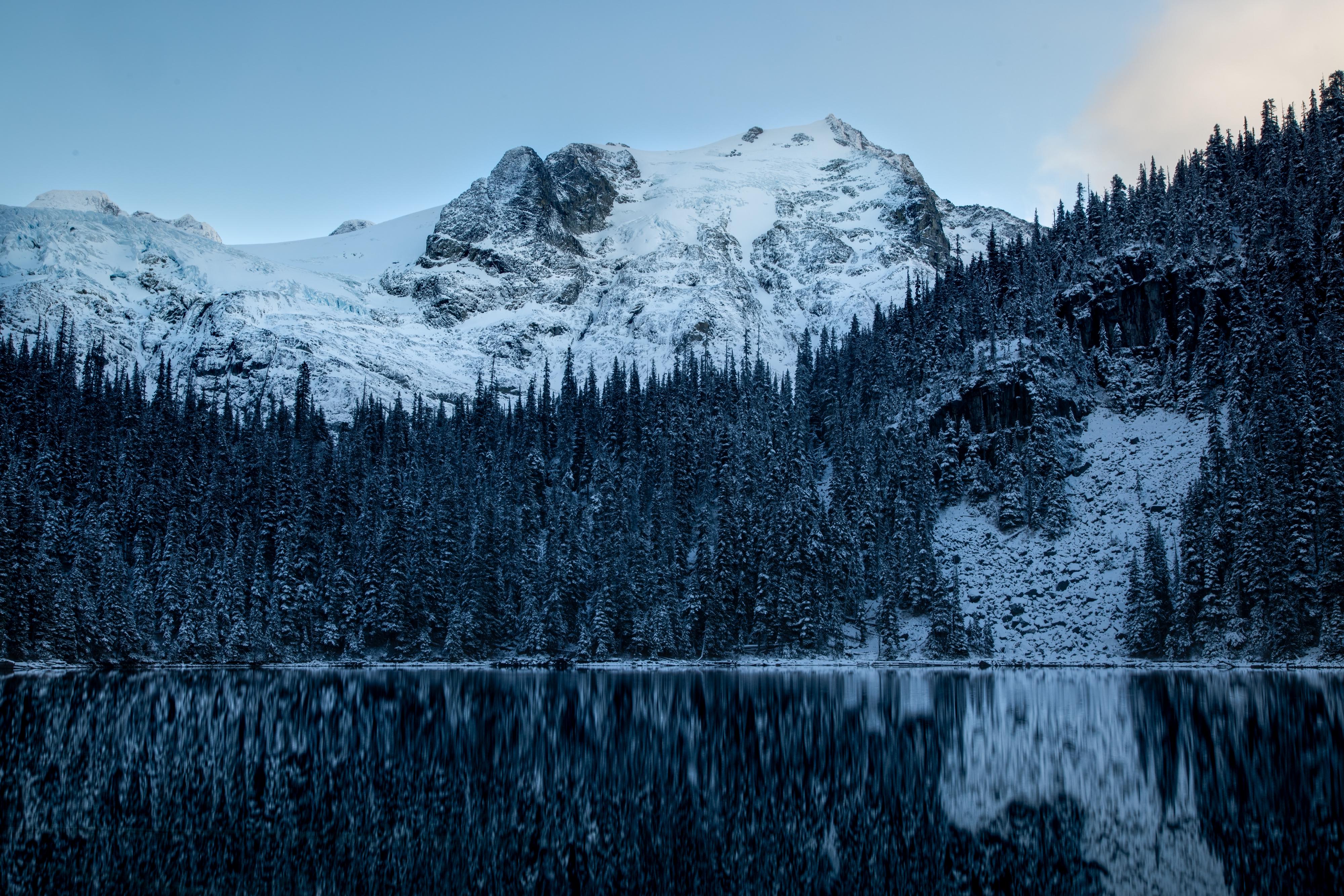 Blue hour at Middle Joffre Lake [OC] [4000x2667]
