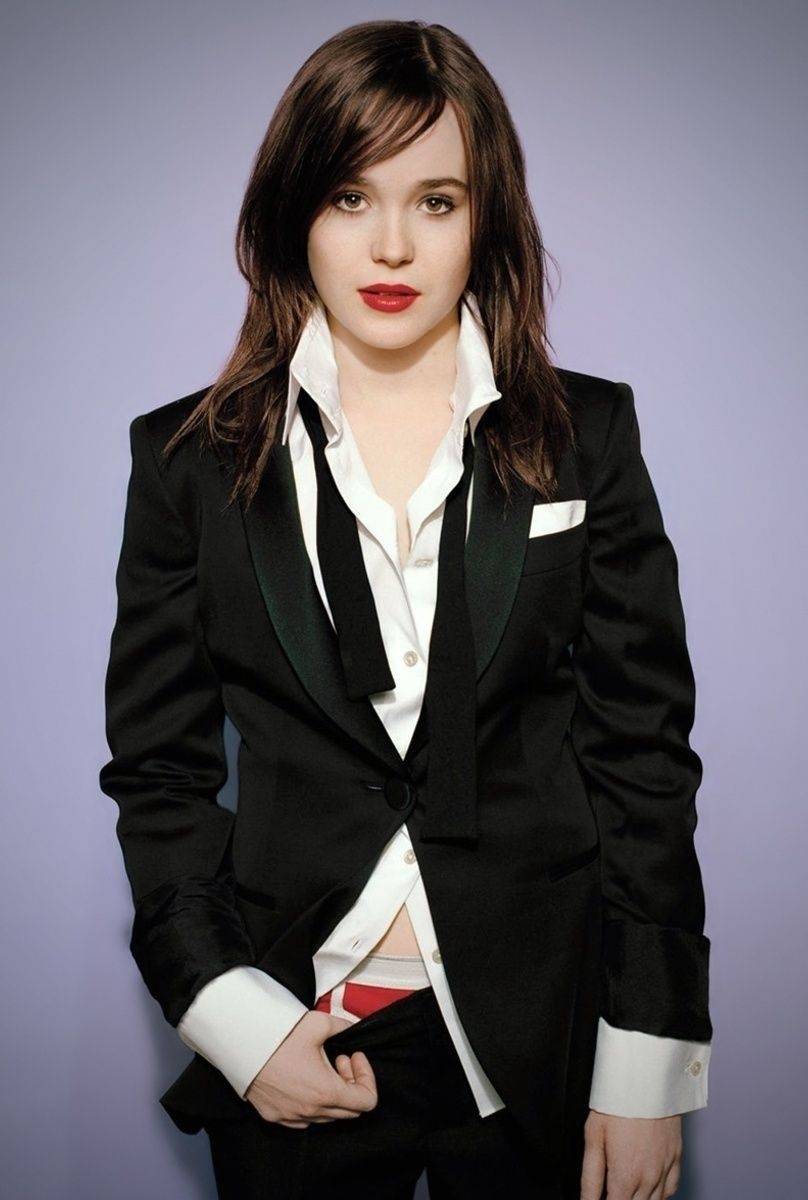 Ellen Page giving a peek | Scrolller
