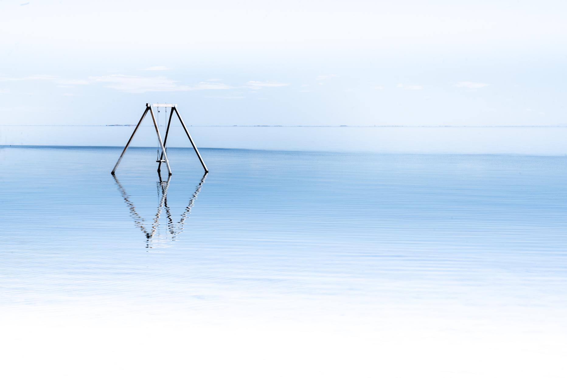 Salton Sea Swing - Summer of 2021 at the Salton Sea in California. A smelly, crusty water that creates a unique environment to explore. The temperature this day was around 116 degrees and you'd never go into the water to cool off. [OC] Taken with my Nikon Z7. Original resolution at 45.7 megapixels