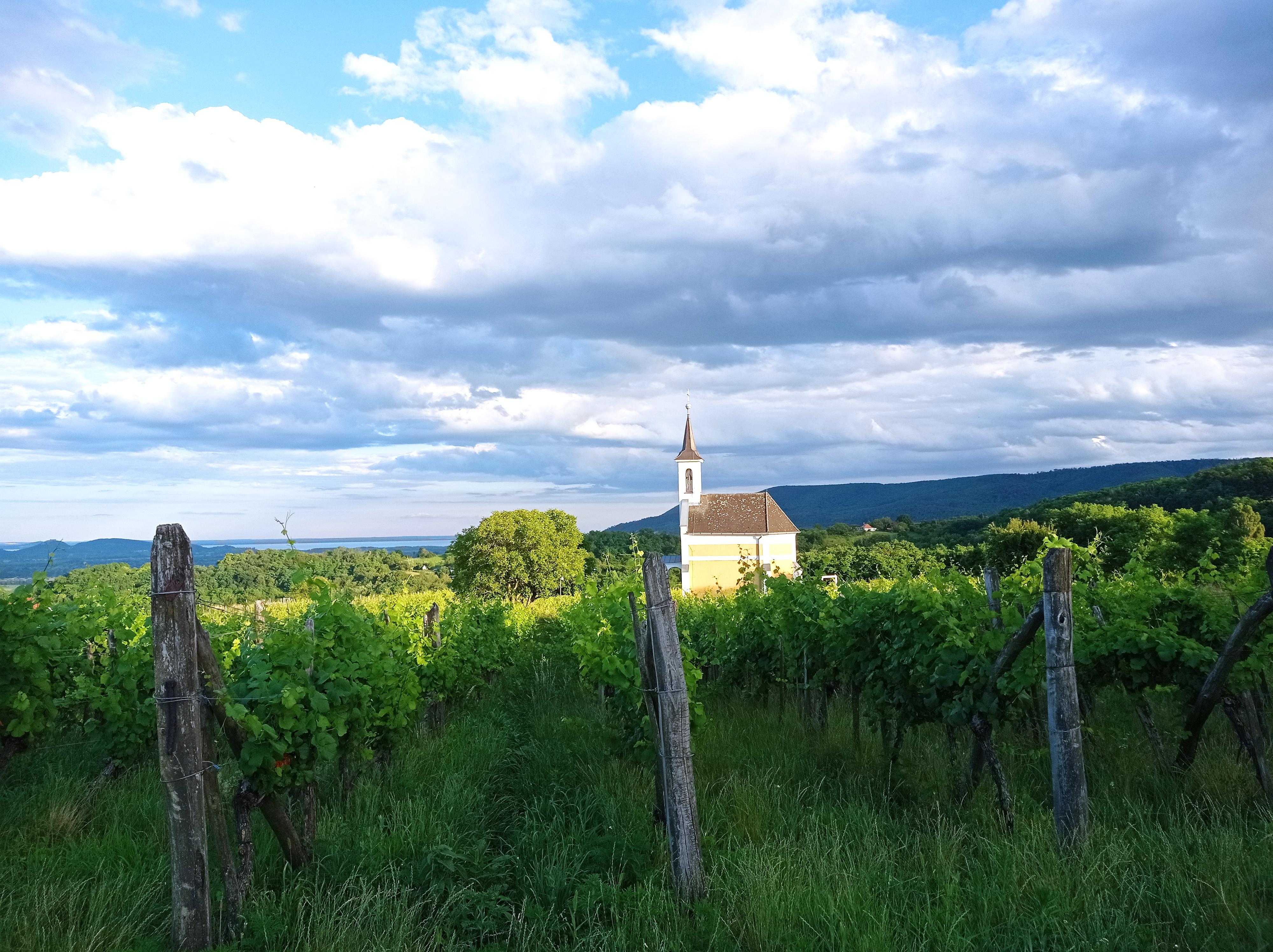 Lesenceistvánd, Hungary