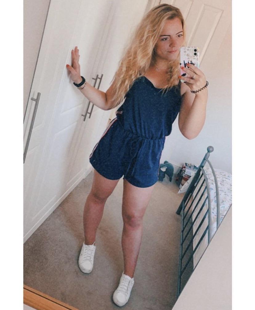 Give This Cum Junkie What She Deserves Scrolller