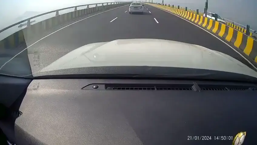 First ever car crash at newly opened Mumbai Trans Harbor Link bridge, India
