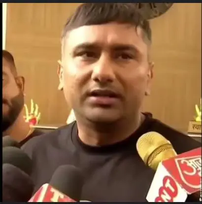 Gaano me ye gunde bante ghar pe dar ka h mahol 32 kardu bar bhar du