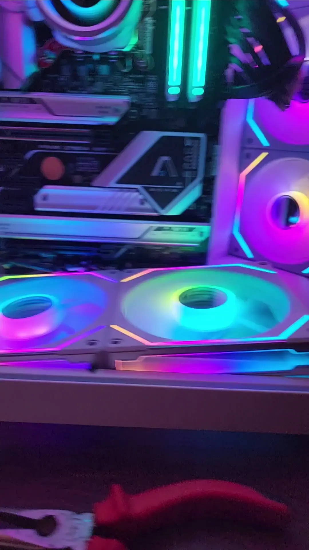 H6 FLOW cant accept Lian Li 140mm SL INF fans. The controller and pwm connection cap is too large. What can I do about this? I don't want to change fans.