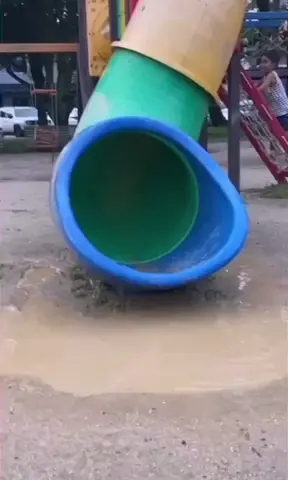 Hehe kid go “sploosh”