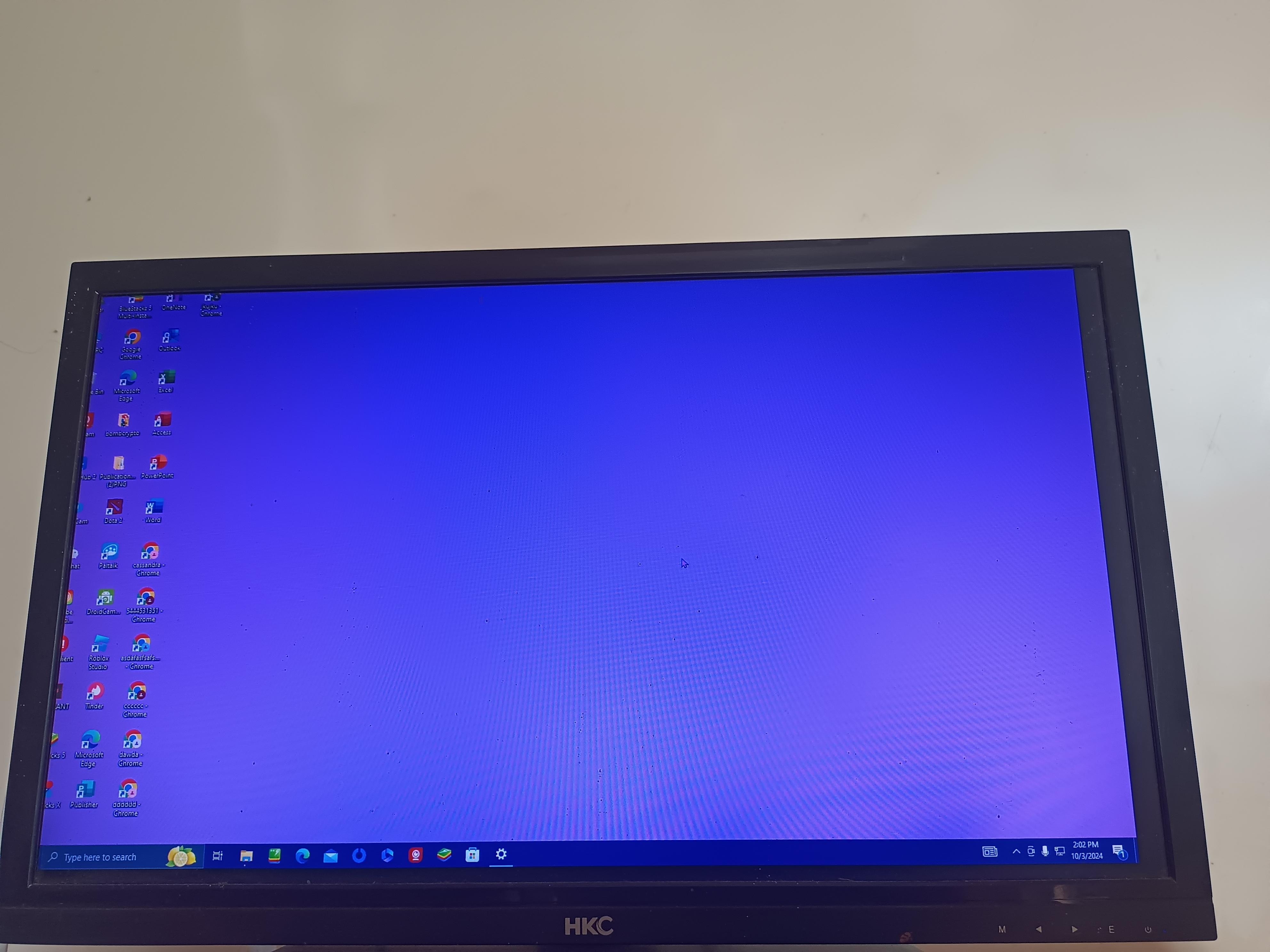 How to fix this overlapping display on my pc | Scrolller