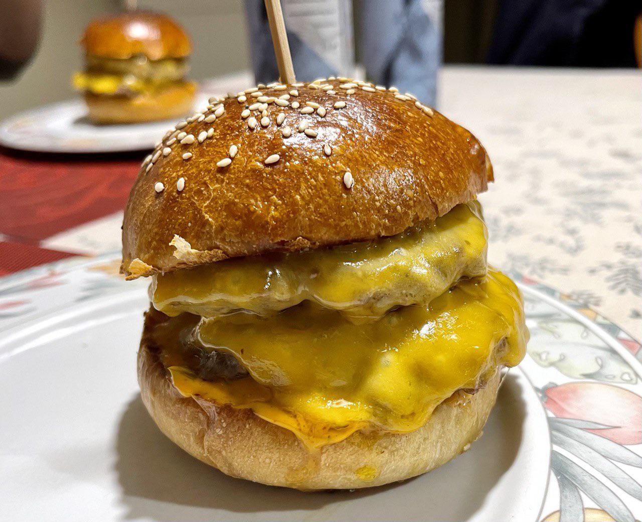 [homemade] Smashed burgers, homemade buns, cheddar and chipotle sauce ...
