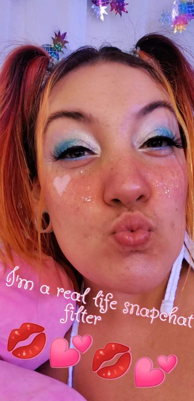 I Like To Add Glitter On My Freckles 😄😄 Scrolller