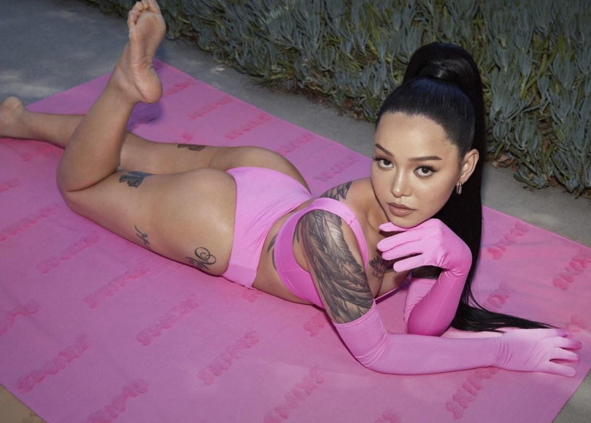 TikTok edition: Choose 4! One to cum in her ass! One to cum in her pussy! One to cum in her mouth! And one for all three! 