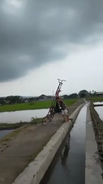 Invented bicycles for people who want to observe the streets from above
