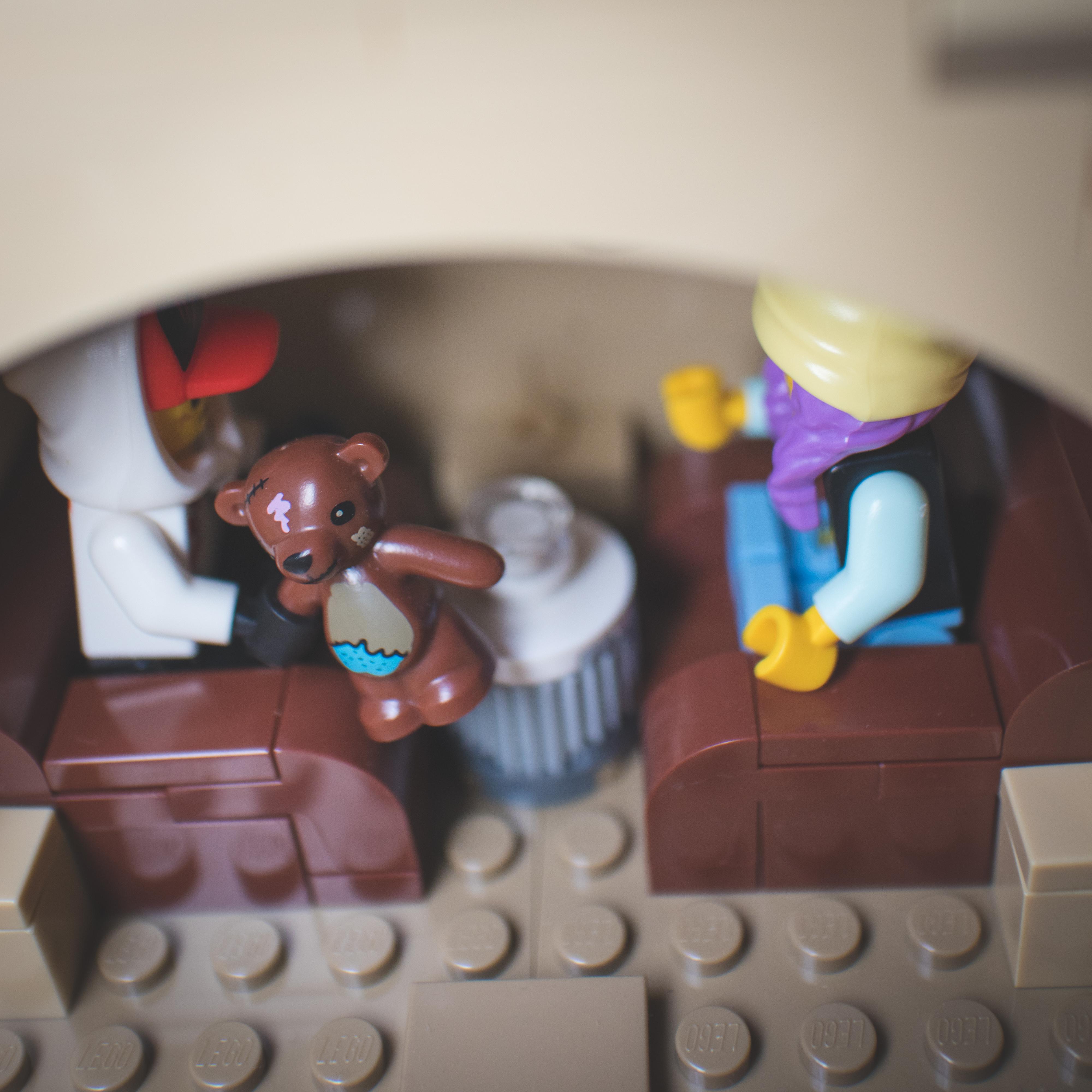 LEGO Star Wars minifigures and buildings in a Mos Eisley Cantina desert scene with a pirate flag and spaceship