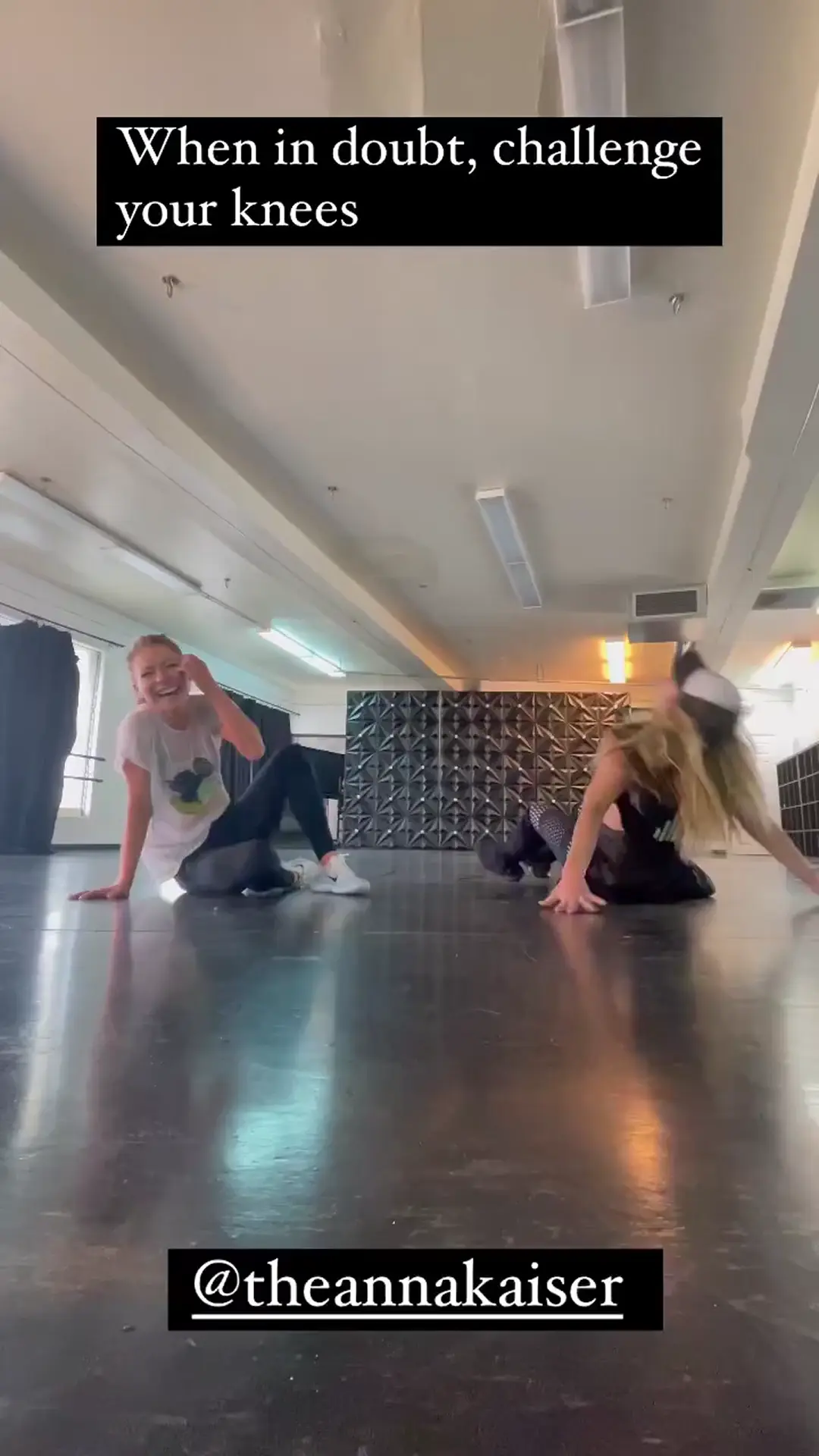 Kelly Ripa - Squat workout! [March 13, 2023]