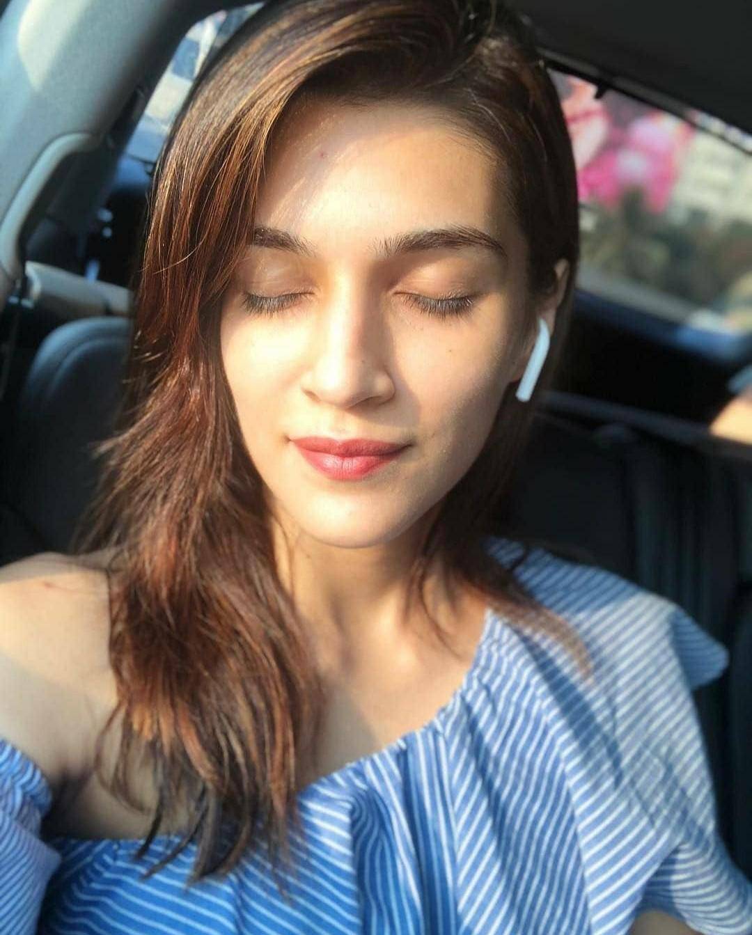 Kriti Sanon Her Face Is For Us To Cum 💦💦 Scrolller