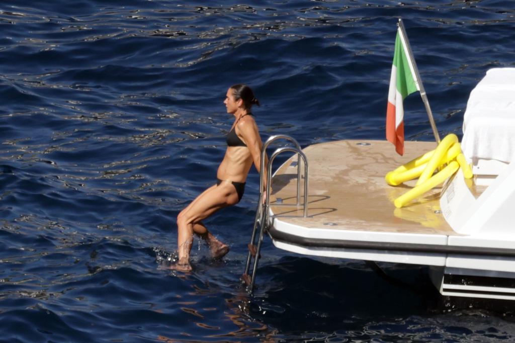 Muscled Jen embracing her inner David Hasselhoff