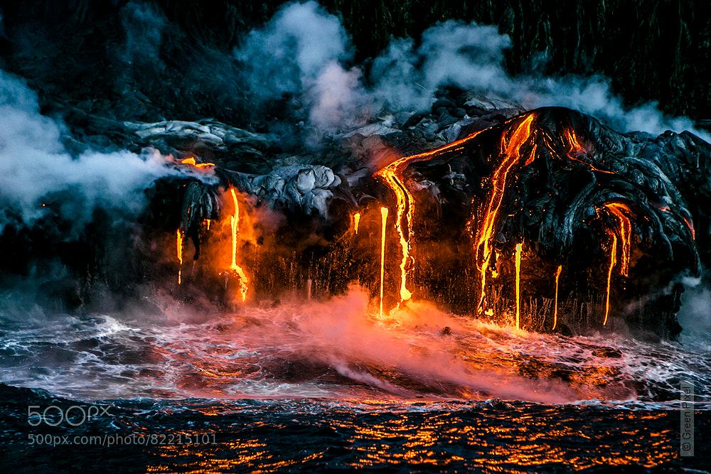 Лава фото. Вулкан лава. Горячая лава. Стихийные бедствия вулканы. Лава и вода.