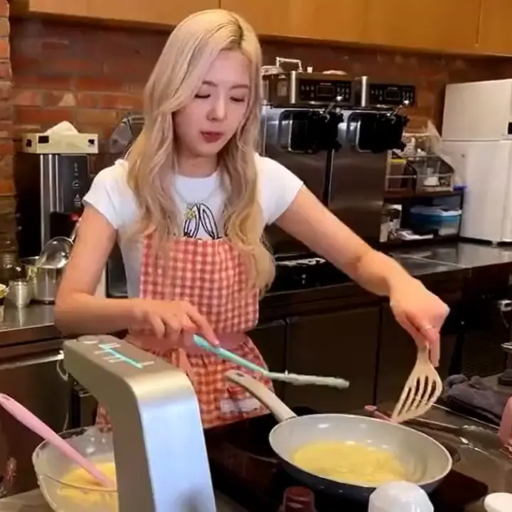 let her cook