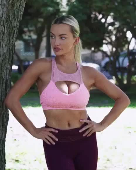 Lindsey Pelas Scrolller