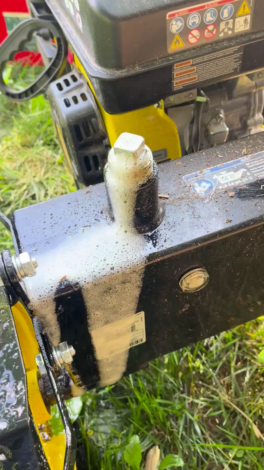 Log splitter-hydraulic fluid 