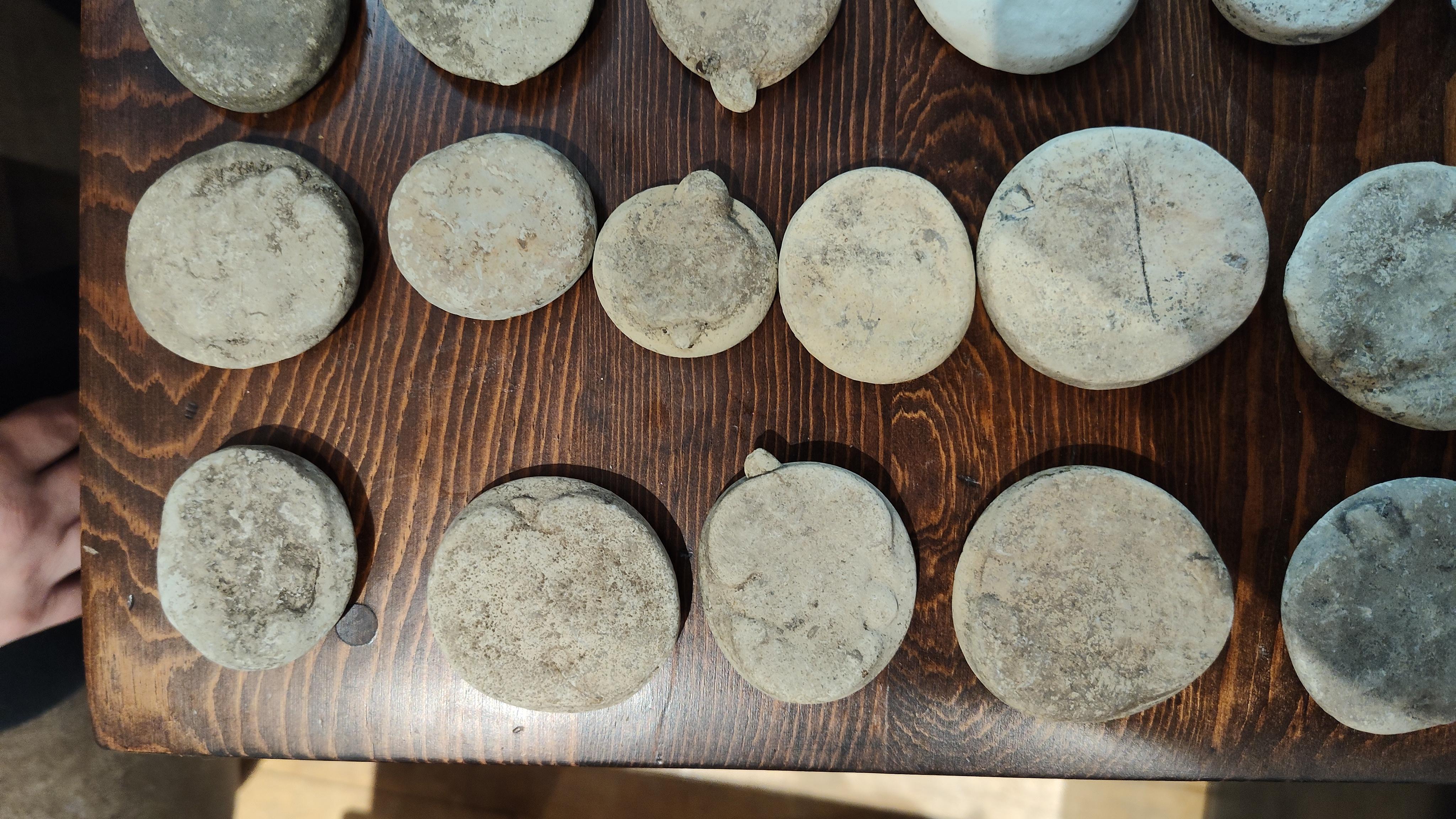 Scrolller Rocks Help identifying these circular artifacts or rocks? | Scrolller