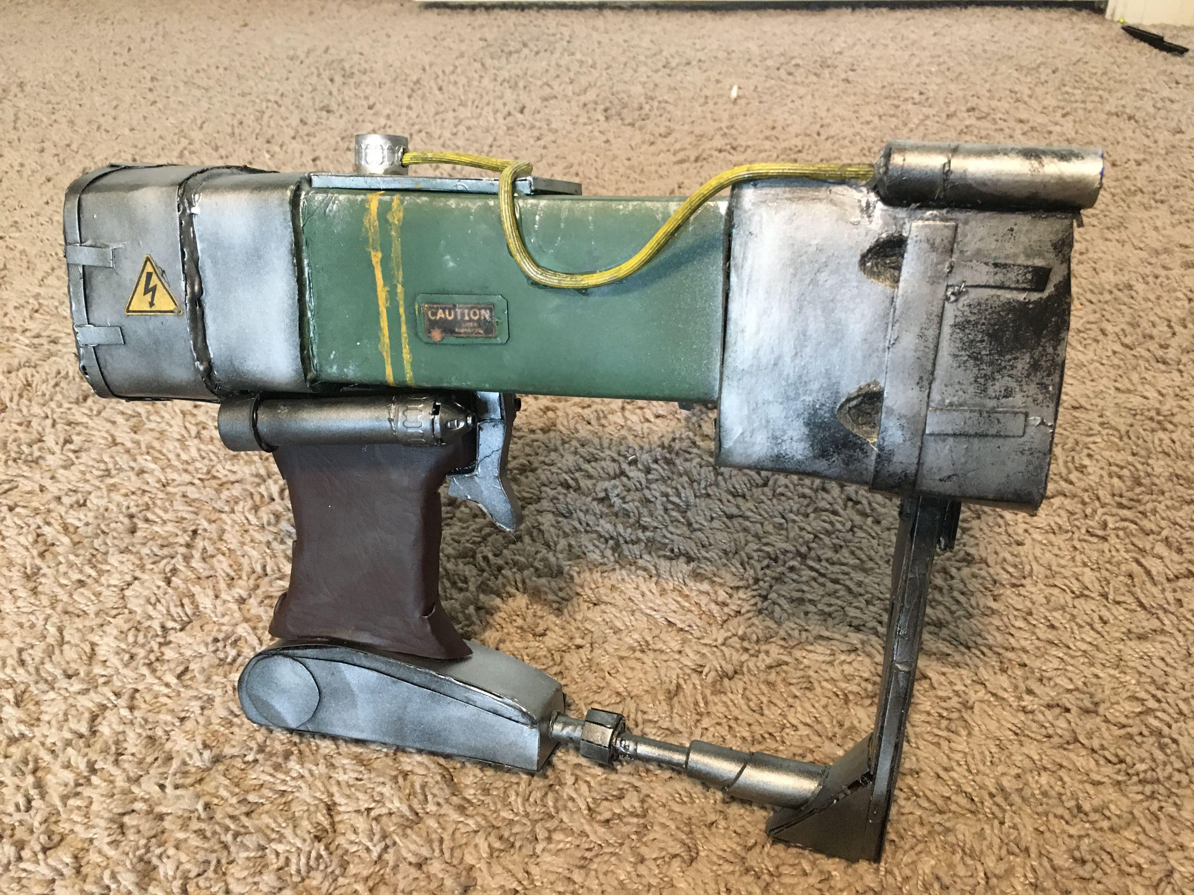 made-a-laser-pistol-from-fallout-3-out-of-cardboard-scrolller