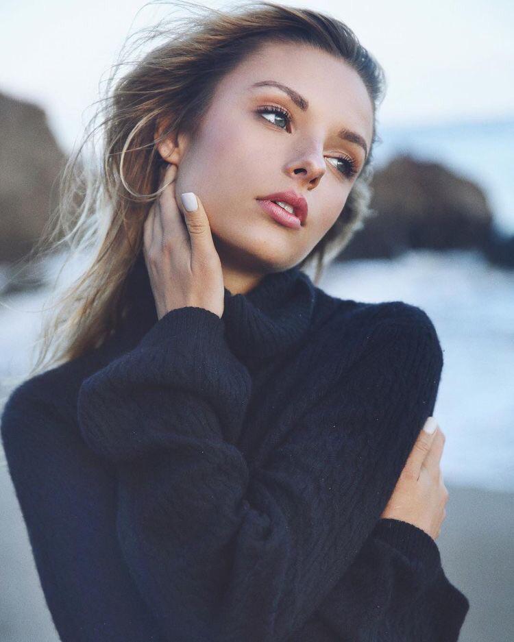 Madi Teeuws Scrolller